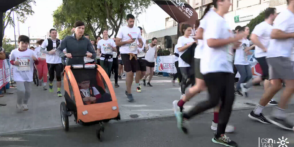 Récord de participantes en la carrera solidaria En marcha por la salud de Sevilla
