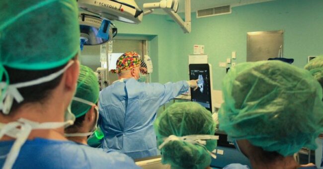 Los sindicatos culpan a la Consejería de Salud del riesgo de desaparición del servicio de Angiología y Cirugía Vascular de Huelva