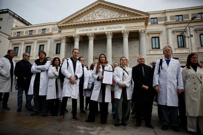 Jueves de movilizaciones de profesionales sanitarios por el Estatuto Marco: los sindicatos aseguran que "se está desvirtuando el proceso de negociación"