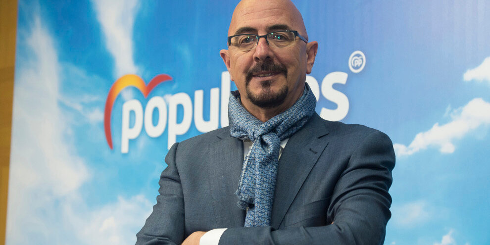 La consejería de Salud, denunciada ante la Fiscalía por delitos contra la salud pública y falsedad documental en las listas de espera