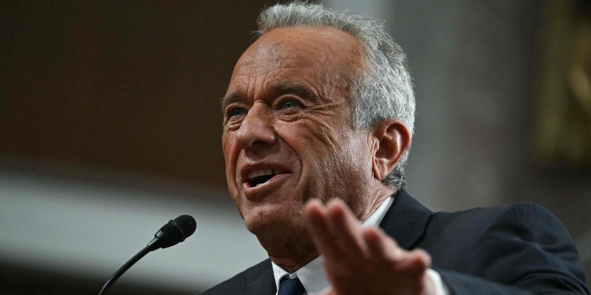 El Senado de Estados Unidos confirma al antivacunas Robert Kennedy Jr como secretario de Salud