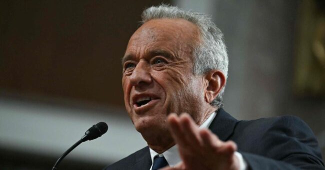 El Senado de Estados Unidos confirma al antivacunas Robert Kennedy Jr como secretario de Salud