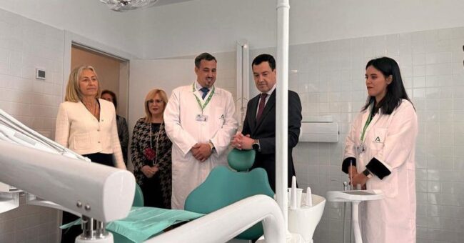 Moreno inaugura el Centro de Salud de Los Pacos tras más de 20 años