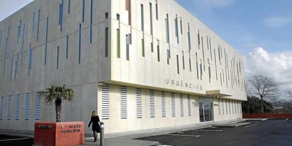 Denuncian que no atienden a su hija en el centro de salud de Sant Antoni por haberse operado en un centro privado