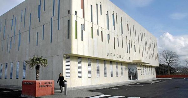 Denuncian que no atienden a su hija en el centro de salud de Sant Antoni por haberse operado en un centro privado