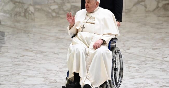 Las pruebas revelan “una mejora” en el estado de salud del papa Francisco