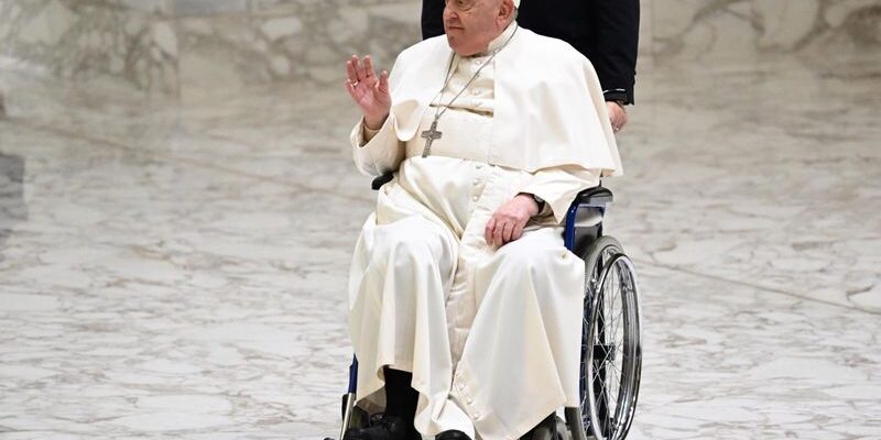 Las pruebas revelan “una mejora” en el estado de salud del papa Francisco