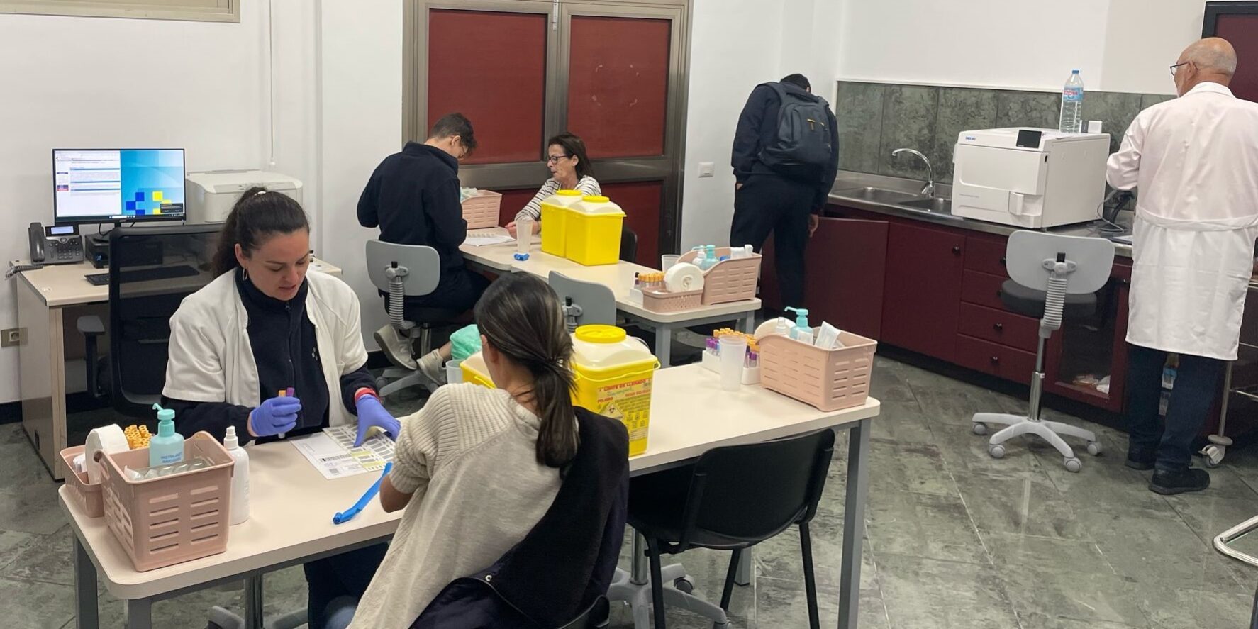 Sanidad abre un nuevo punto de extracción de muestras en la...