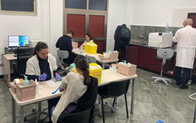 Sanidad abre un nuevo punto de extracción de muestras en la...