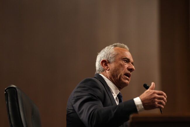 El Senado de EE.UU. confirma a Robert F. Kennedy Jr. como secretario de Salud